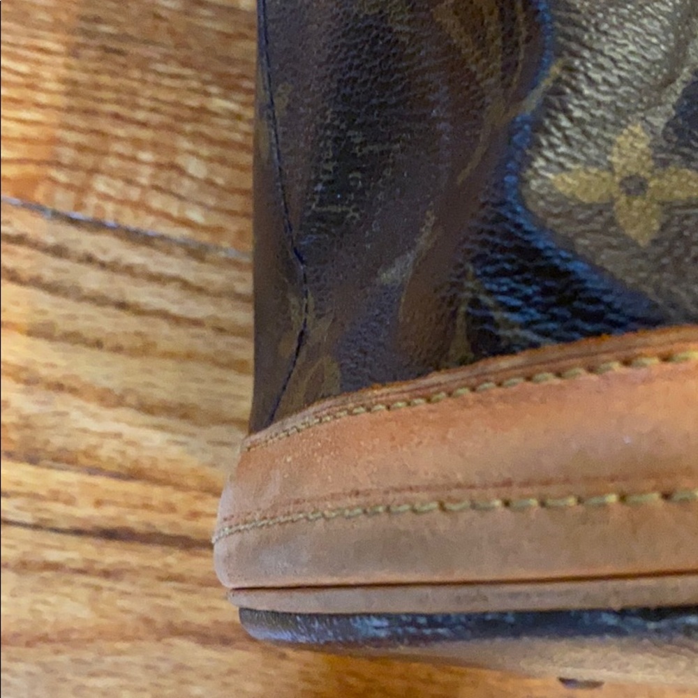 Louis Vuitton Bucket - Picture 5 of 14